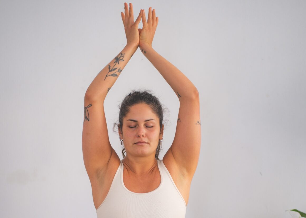 Kundalini yoga: Cez čakry k jednote Kundalini yoga: Cez čakry k jednote